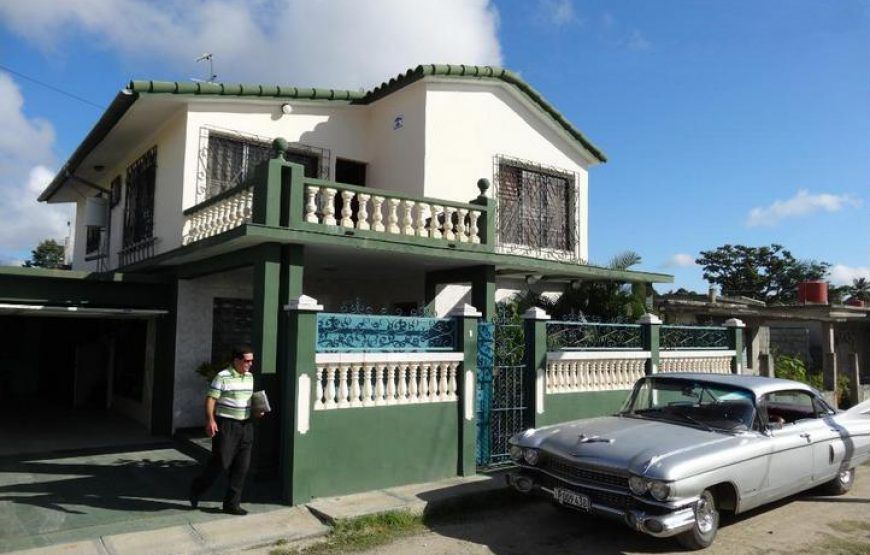 Maison Hostal La Verde à Cienfuegos, 3 chambres avec terrasse.