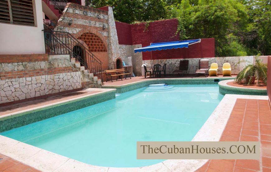 Casa María del Carmen en Nuevo Vedado, 3 habitaciones con piscina