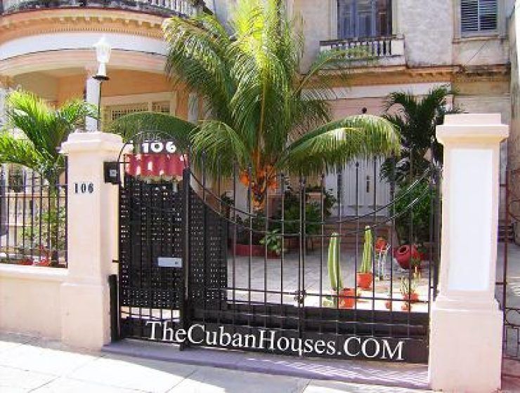 Elsa’s house in Vedado, 3 bedrooms with air conditioning.