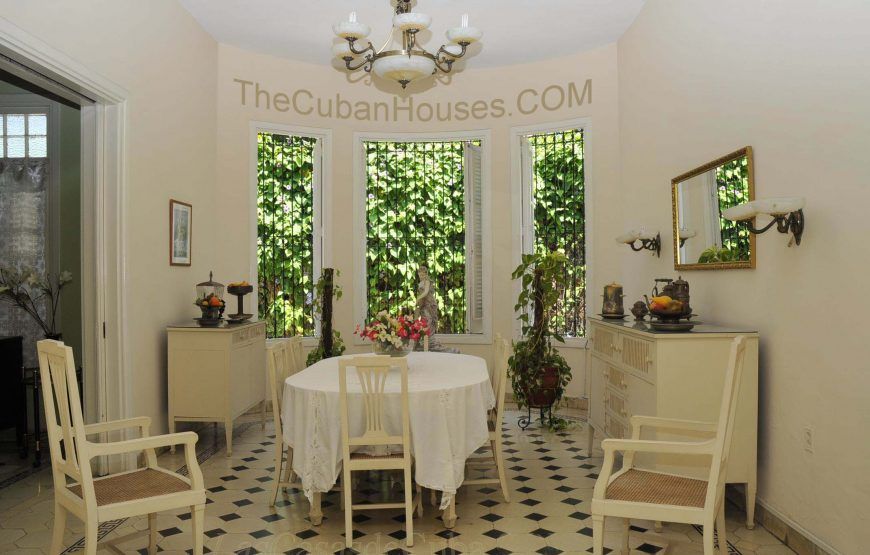 Miriam Esquivel House in Miramar, 3 rooms with garden