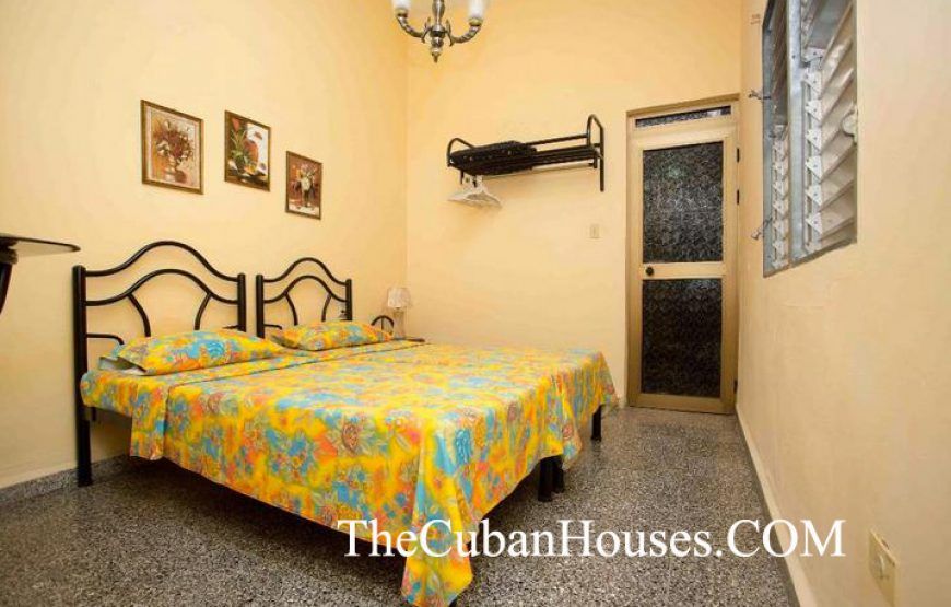 Anay and Efrain’s house in Cienfuegos, 2 rooms near the Prado.