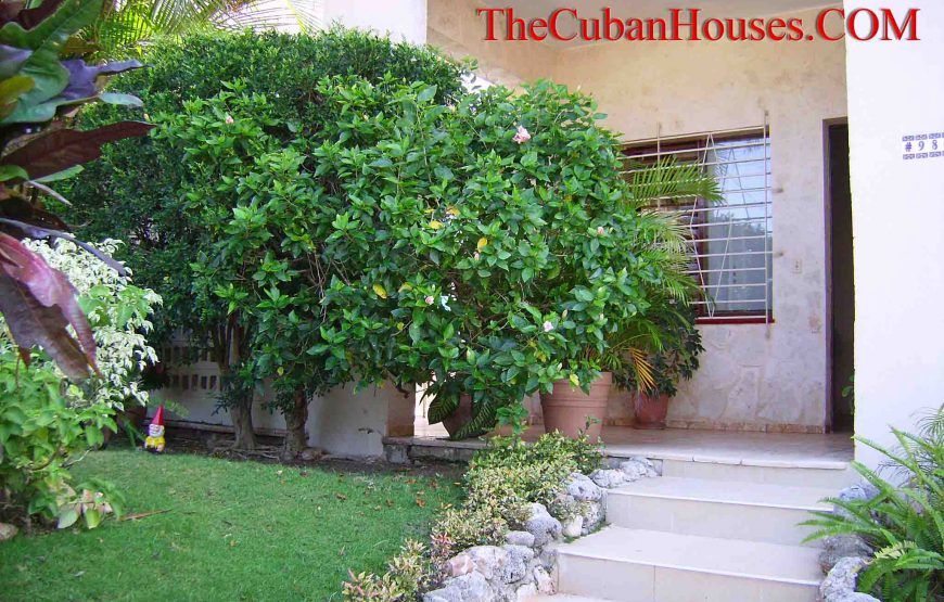 Casa Aide en Miramar, 4 habitaciones con jardín, portal y garaje