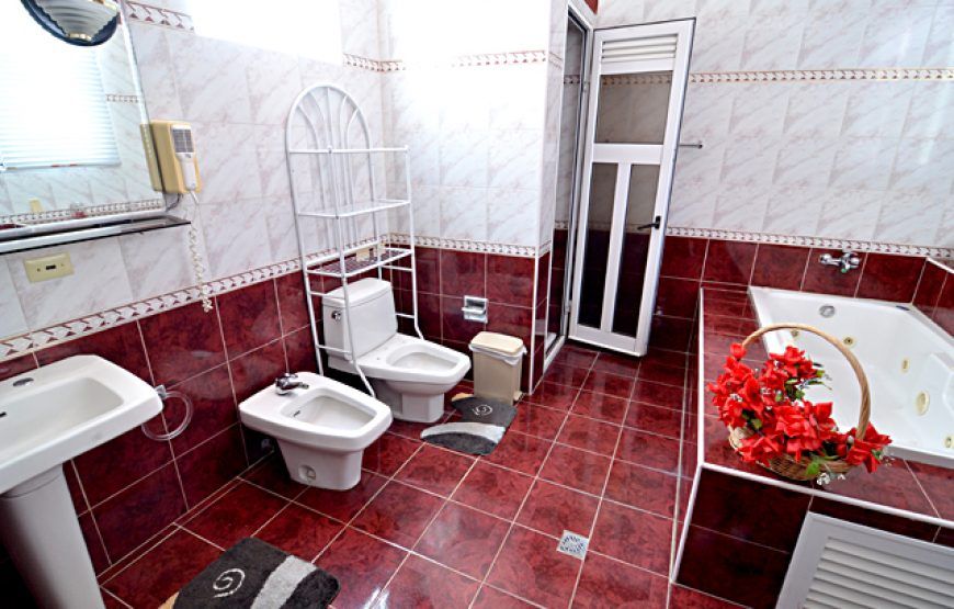 Casa Hostal La Orquídea en Vedado, 4 habitaciones con jacuzzi