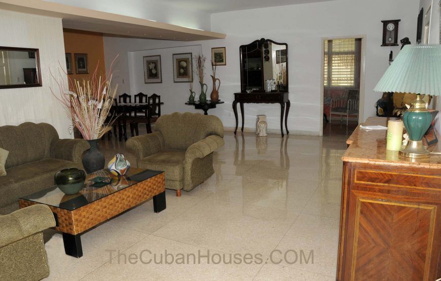 Casa Isabel en Miramar, 4 habitaciones con terraza y garaje