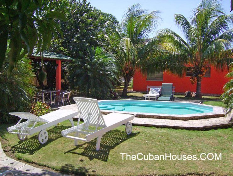 Casa Carlos y Nery en Guanabo, 3 habitaciones con piscina y ranchón.