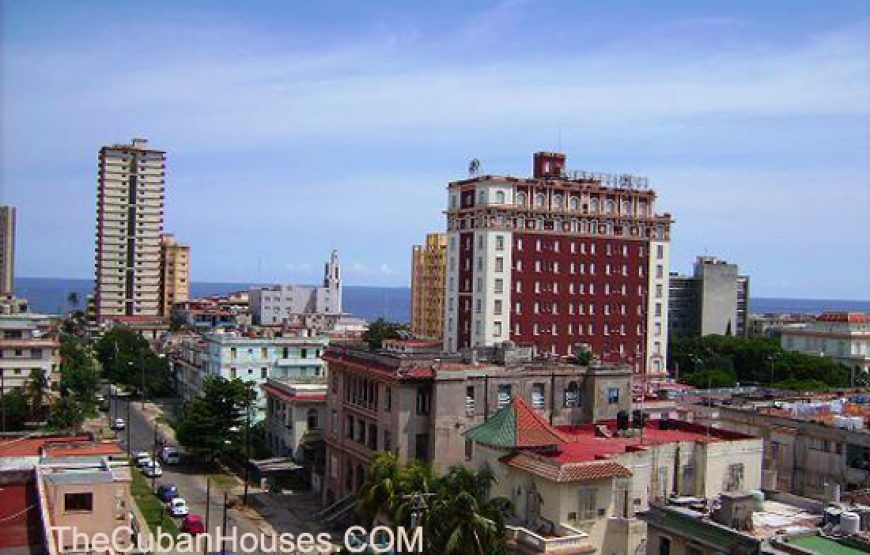 Isis House in Vedado, 2 rooms and balcony with sea view
