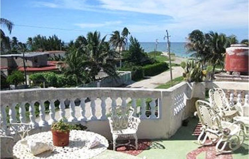 Olga and Pedro House in Guanabo beach, 7 rooms very close to the sea.