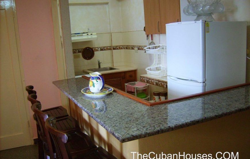 Peter House in Vedado, 1 room overlooking the sea and the boardwalk