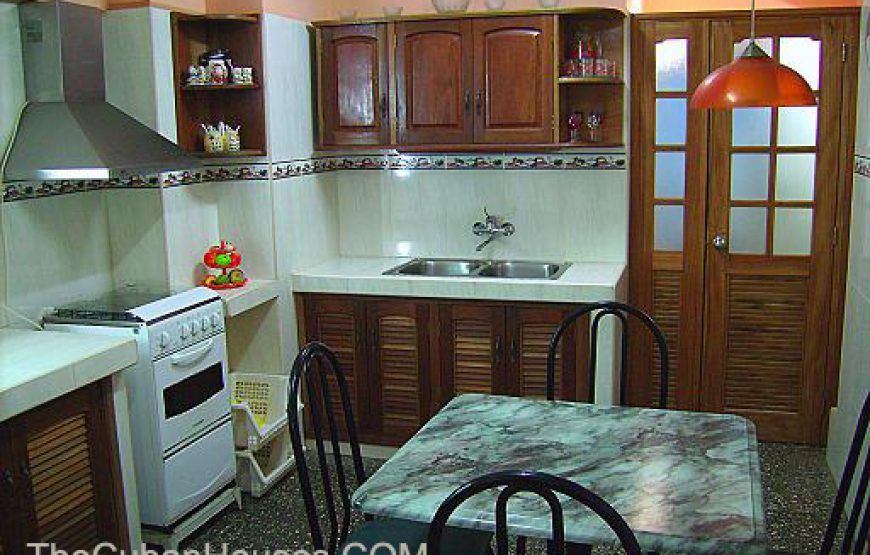 Isis House in Vedado, 2 rooms and balcony with sea view