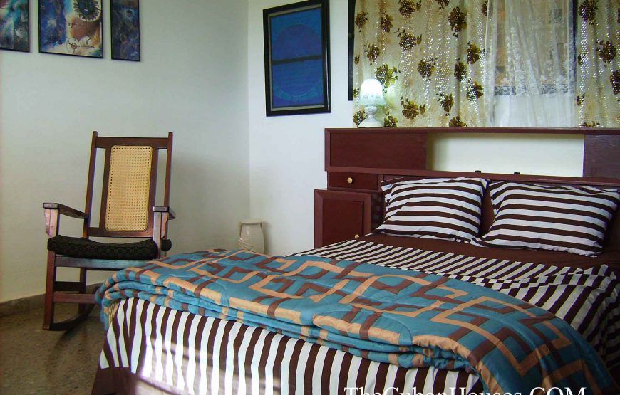 Nancy House in Guanabo Beach, 2 rooms with direct exit to the sea