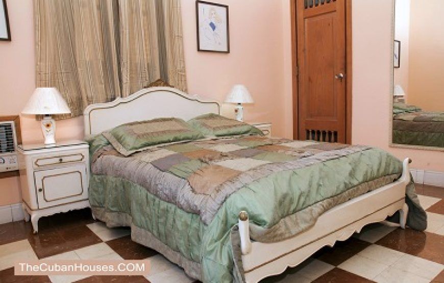 Guido House in Vedado, 3 rooms near Paseo Street