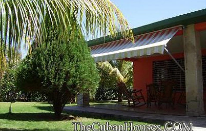 Maison Carlos y Nery à Guanabo, 3 chambres avec piscine et rancho.