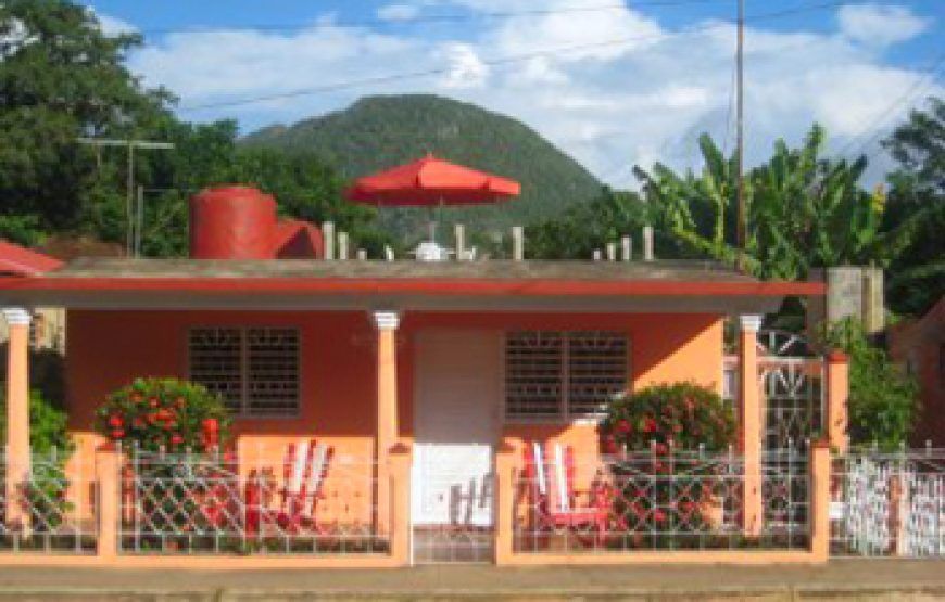 Yolanda and Tomas House in Viñales, 2 rooms overlooking the valley.