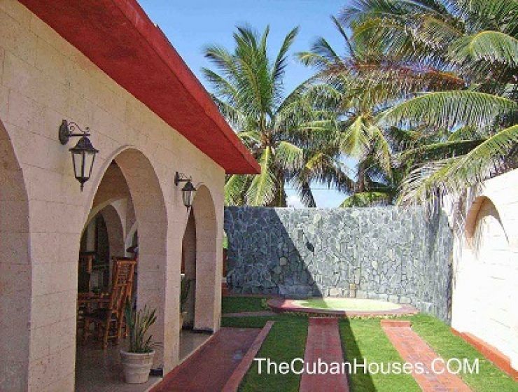 Descubre la magia de Cuba con nuestra exclusiva selección de casas, hoteles, autos y excursiones. Vive la autenticidad de la isla y crea recuerdos inolvidables. ¡Reserva hoy y sumérgete en el paraíso!