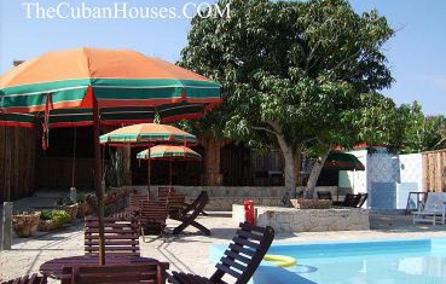 Maison Villa Margarita à la plage de Guanabo, 4 chambres avec piscine et ranchón