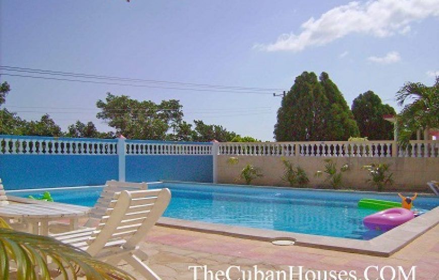 Lidia House in Guanabo beach, 3 rooms with pool and rancho
