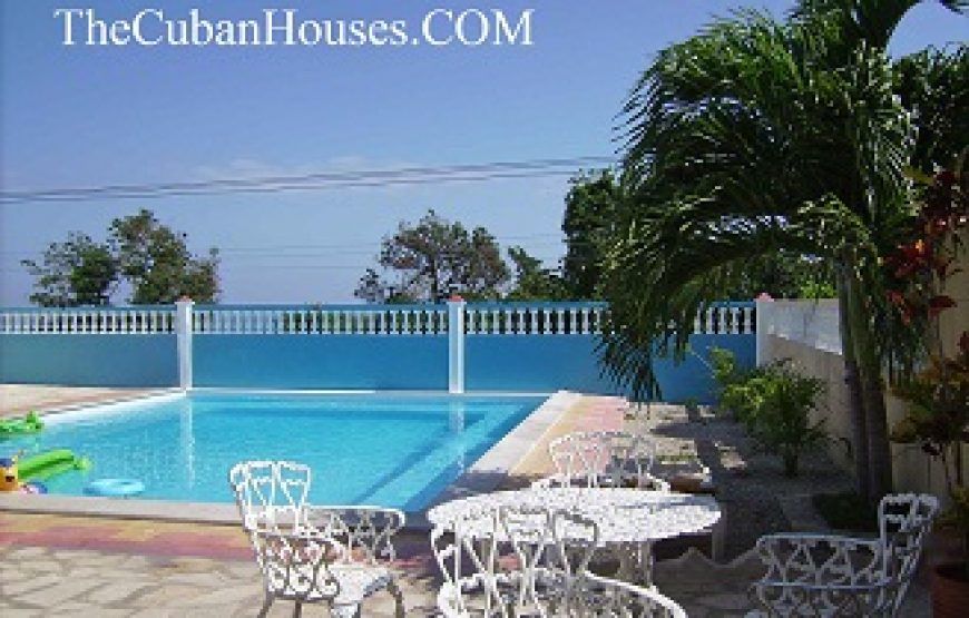 Casa Lidia en playa Guanabo, 3 habitaciones con piscina y ranchón
