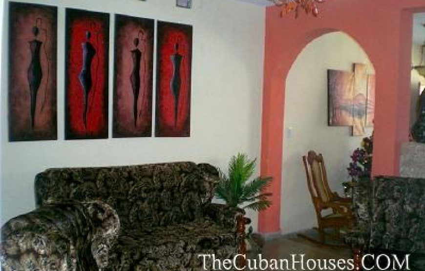 Raul Mora House in Santiago de Cuba, 3 rooms near the historical center.