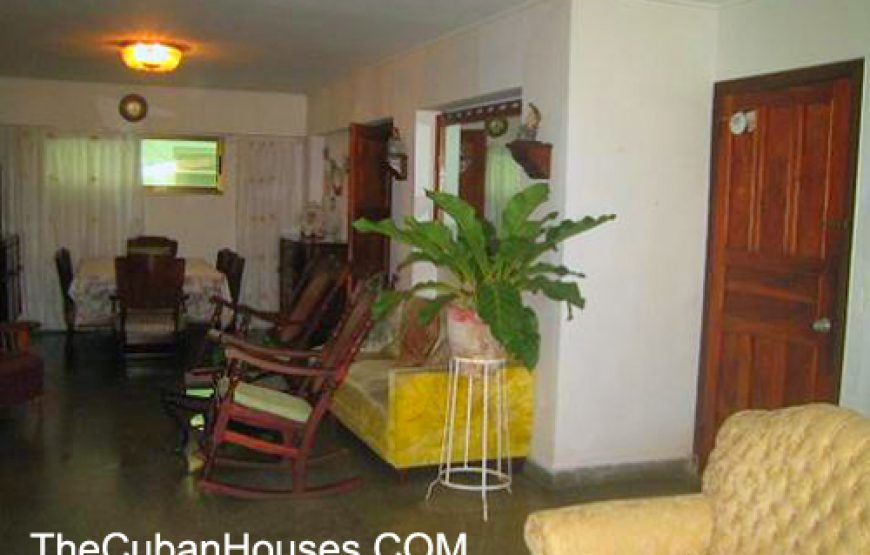Lupe´s house in Vedado, 3 rooms overlooking the sea and the city