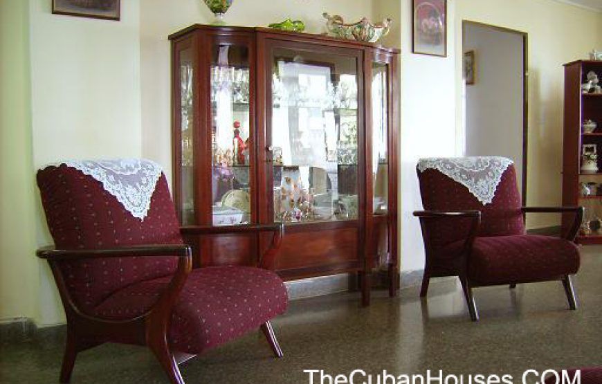 Nora House in Vedado, 3 rooms with beautiful sea view.