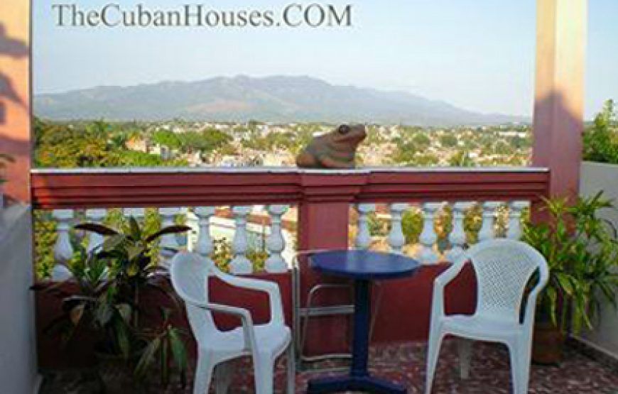 Casa Raúl Mora en Santiago de Cuba, 3 cuartos cerca del casco histórico.