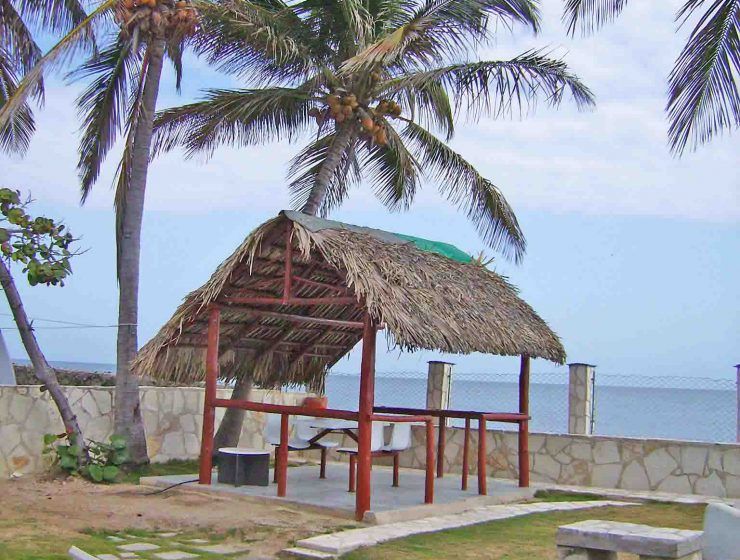 Nancy House in Guanabo Beach, 2 rooms with direct exit to the sea