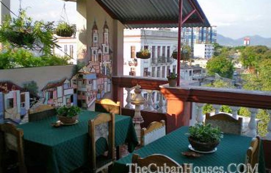Casa Raúl Mora en Santiago de Cuba, 3 cuartos cerca del casco histórico.