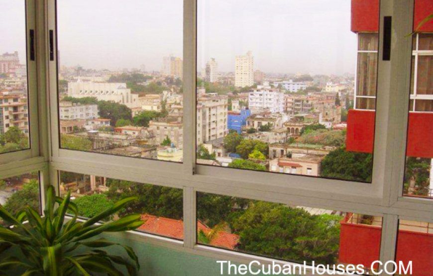 Cristy House in Vedado, 2 rooms with sea view.