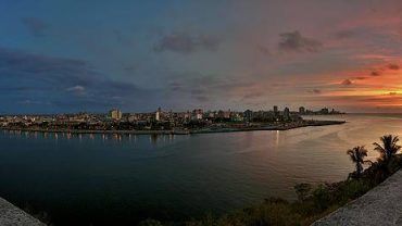 La Havane la nuit, La Cabaña, le coup de canon à 9 heures. Le Malecón de La Havane