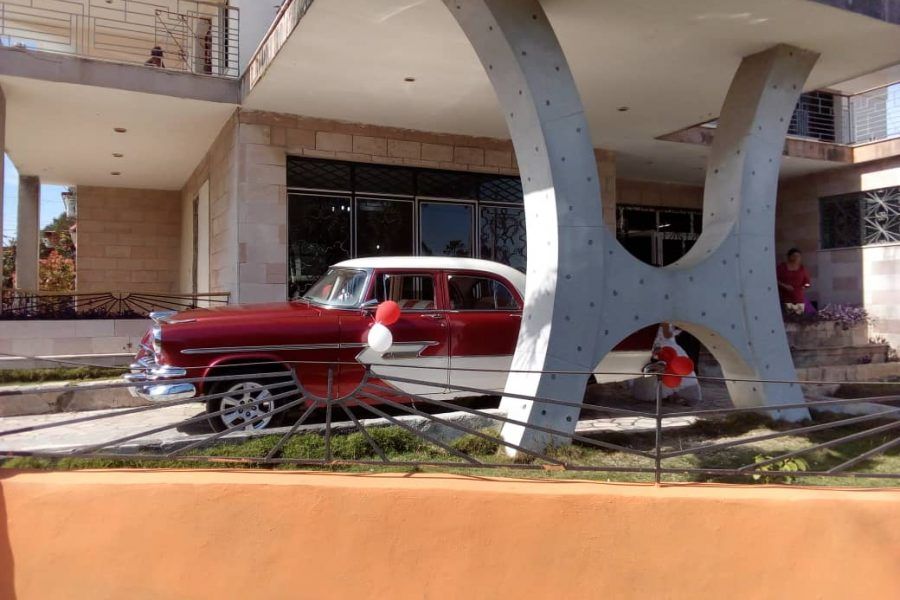 Auto Dodge clásico del año 1956, propietario Andrés.. Havana-Viñales