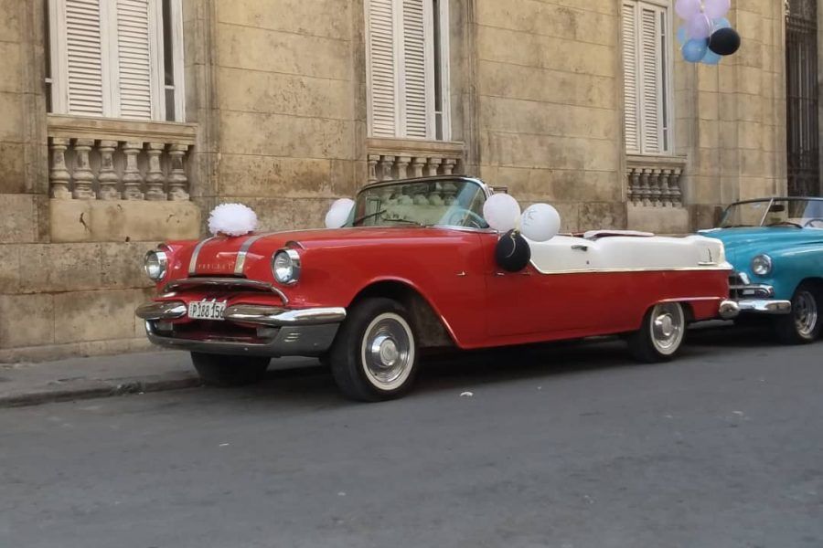 Pontiak car from 1955, owner Darian.
