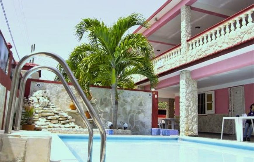 Casa Villa Bella en Guanabo, casa de 4 habitaciones con piscina