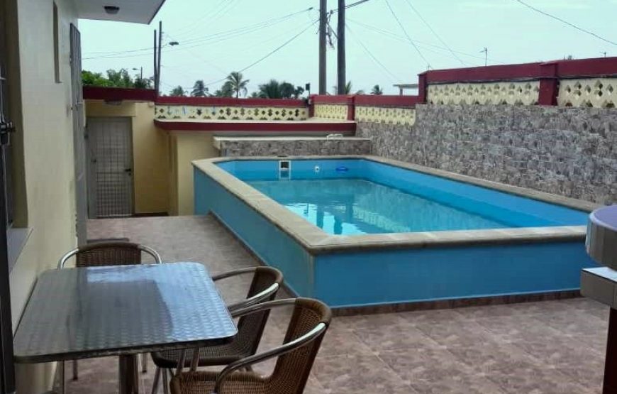 Casa Dayrolis en Playa Boca Ciega, 4 habitaciones, piscina y bar