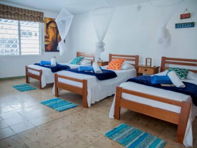 Hostal La Pimienta en Playa Boca Ciega. Con hermosa piscina