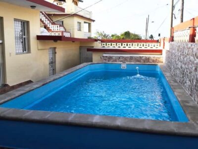 Home Dayrolis in Playa Boca Ciega, 4 bedrooms, pool and bar