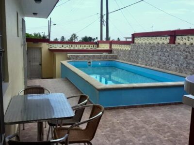 Casa Dayrolis en Playa Boca Ciega, 4 habitaciones, piscina y bar