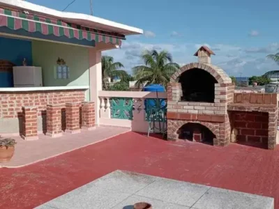 Maison María de los Ángeles à Guanabo. Avec piscine, 4 chambres avec salle de bain privée et WiFi
