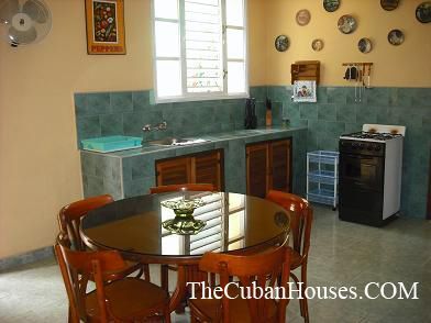 Maison d’Alexis dans Siboney, 2 chambres à coucher avec garage et patio
