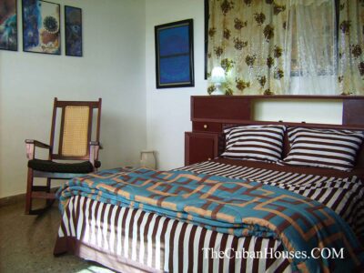 Casa Nelvy en playa Guanabo, 3 habitaciones muy cerca del mar.