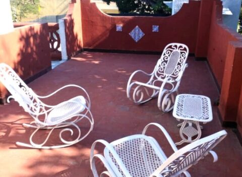 hostal-rincon-habanero-en-miramar-terraza