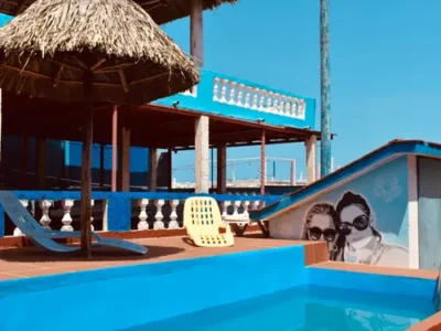 Hostal Ramiro’s à Santa Fe, La Havane. Piscine et vue sur la mer