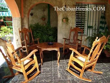 Casa Valia y Carlos en playa Guanabo, 4 cuartos con piscina y ranchón