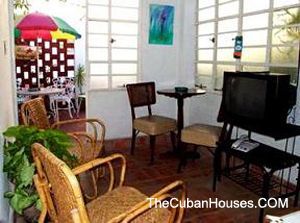 Casa Estrella en Vedado, 2 habitaciones climatizadas con terraza.