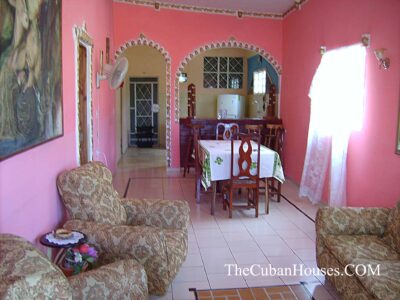 Casa Orlando à Playa Guanabo, 5 chambres avec piscine.