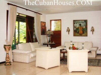 Casa de Lupe en Siboney, 4 habitaciones con piscina.