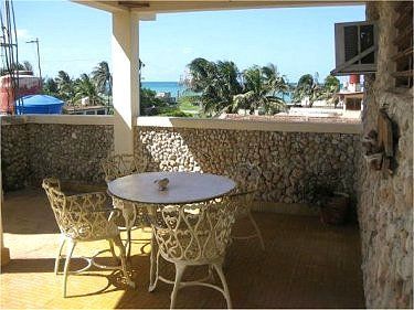 Casa Olga y Pedro en playa Guanabo, 7 habitaciones muy cerca del mar.