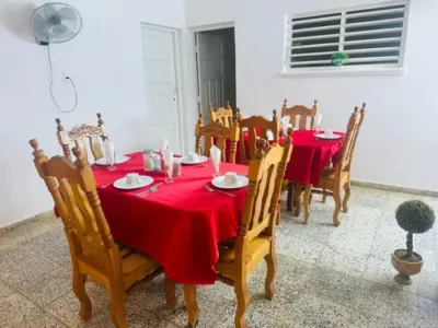 Villa Los Ángeles en Viñales. 9 Habitaciones, Tours Organizados y WiFi Gratis
