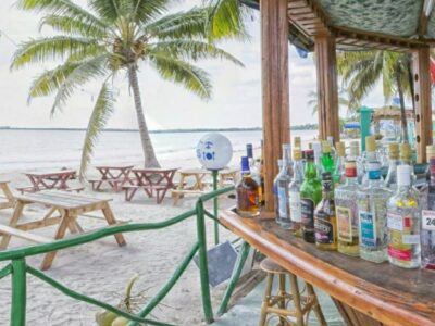 Hostal Sol y Caribe en Playa Larga. Casa en primera línea de playa