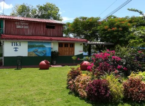 Hostal-Tiki-en-Playa-Larga-Cuba.-Casa-con-vista-al-mar