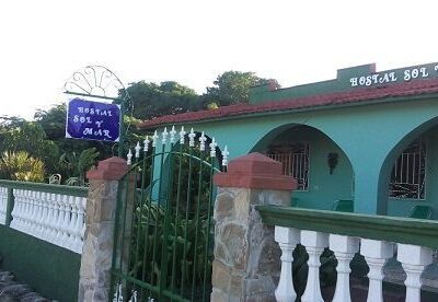 Casa Sol y Mar en Playa Ancon, Cuba. Hostal frente al mar